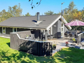 Spacious Holiday Home in Hals with Private Whirlpool, Hals